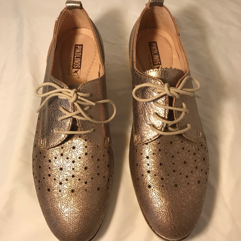 Pikolinos leather oxfords